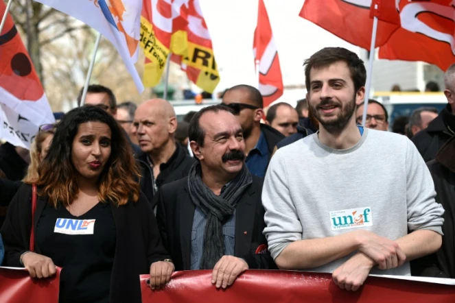 Samia Moktar (UNL) Philippe Martinez (CGT), et William Martinet (UNEF) lors d'une manifestation contre la loi travail le 5 avril 206 à Paris