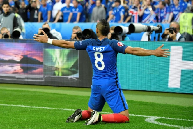 Dimitri Payet après avoir inscrit le 3e but de la France face à l'Islande, en quart de finale de l'Euro, le 3 juillet 2016 au Stade de France