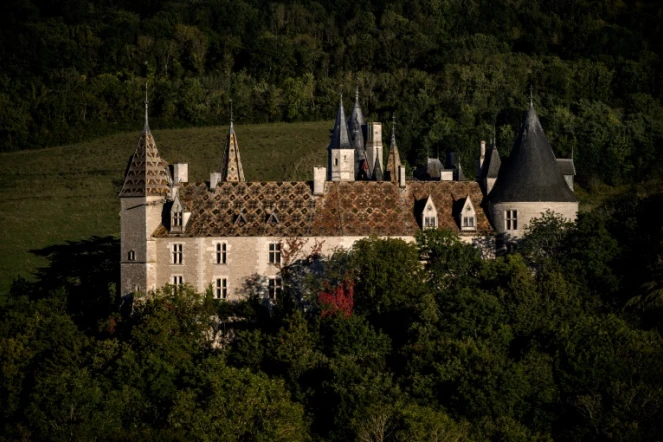 Le château de La Rochepot, en Côte-d'Or, le 8 octobre 2021