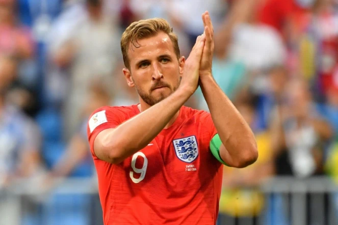 L'attaquant Harry Kane applaudit lors de la qualification de l'Angleterre en demi finale du Mondial le 7 juillet 2018