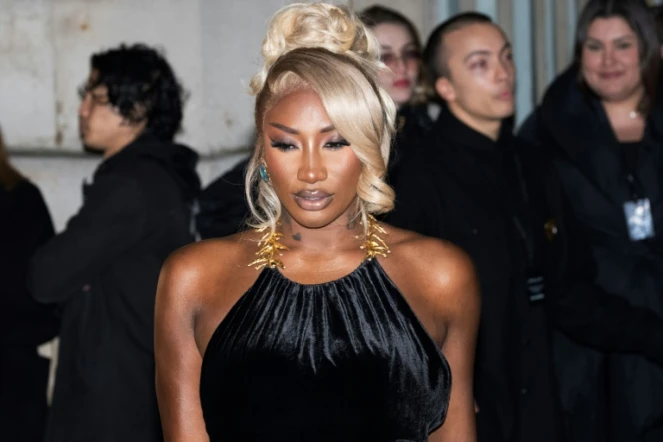 Aya Nakamura arrive pour assister à un défilé lors de la Fashion week à Paris le 29 février 2024