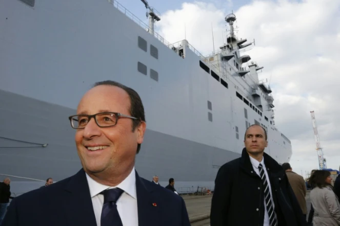 Le président François Hollande sur les Chantiers de l'Atlantique à Saint-Nazaire, le 13 octobre 2015