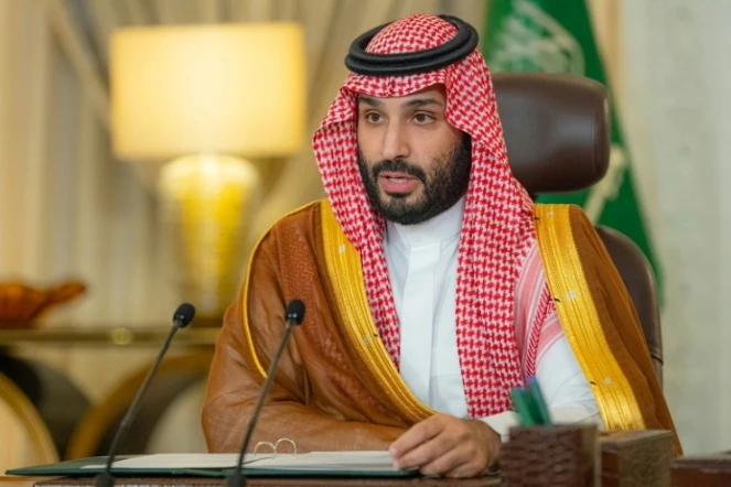 Une photo fournie par le Palais royal saoudien montre le prince héritier Mohammed ben Salmane prononçant un discours lors du forum "Saudi Green Initiative" à Ryad, le 23 octobre 2021