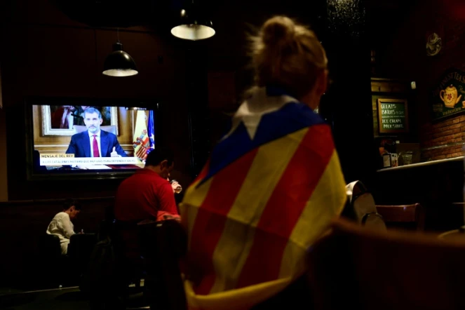 Le roi d'Espagne Felipe VI, lors d'une allocution télévisée, deux jours après la tenue d'un référendum d'autodétermination interdit en Catalogne, le 3 octobre 2017, dans un bar de Barcelone