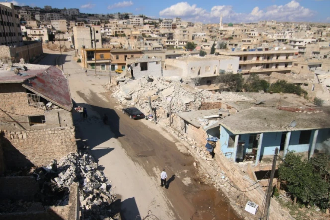 Vue générale de la ville de Darat Azzah, à l'ouest d'Alep, le 7 octobre 2015 après un bombardement de l'armée syrienne