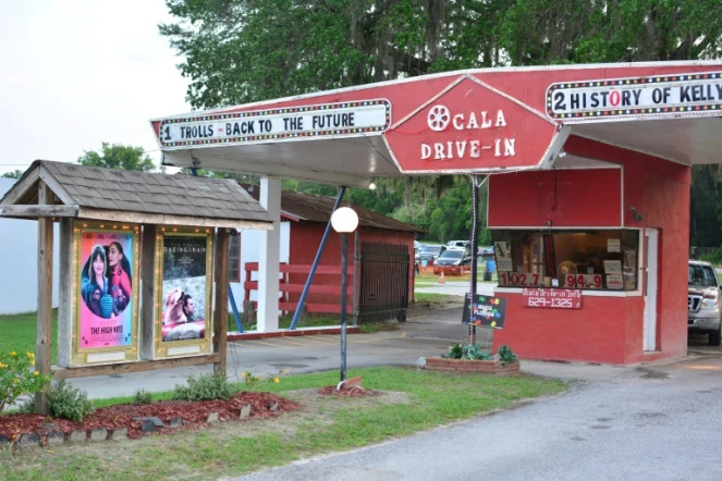 L'entrée du drive-in Ocala en Floride le 25 avril 2020