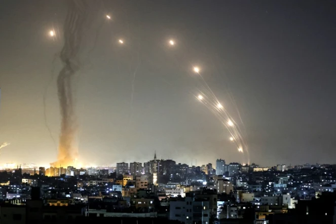 Tirs de roquettes vers Israël depuis la bande de Gaza contrôlée par le mouvement islamiste Hamas, le 11 mai 2021