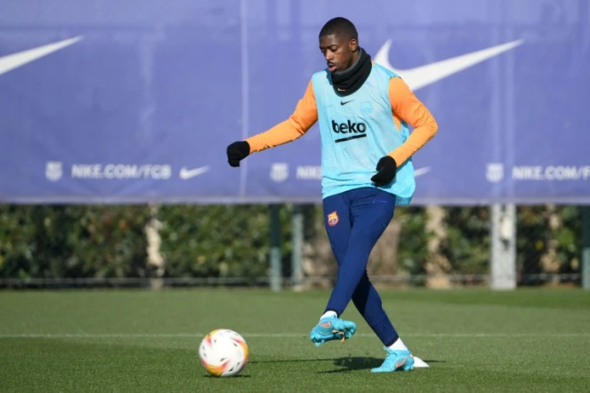 L'attaquant français Ousmane Dembélé en disgrâce au Barça s'entraîne individuellement au centre Joan Gamper, près de Barcelone, le 22 janvier 2022 