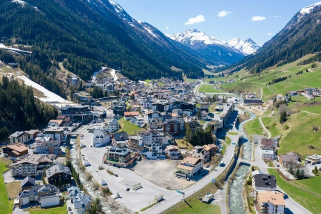 Vue aérienne du village d'Ischgl, dans le Tyrol autrichien, le 23 avril 2020