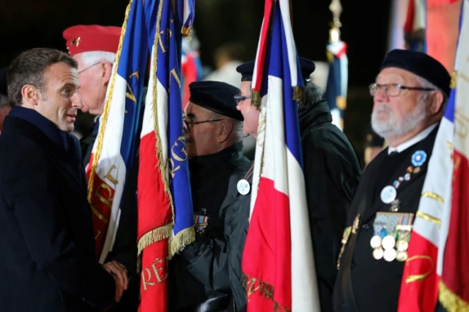Emmanuel Macron avec des vétérans, le 7 novembre 2018 à La Flamengrie