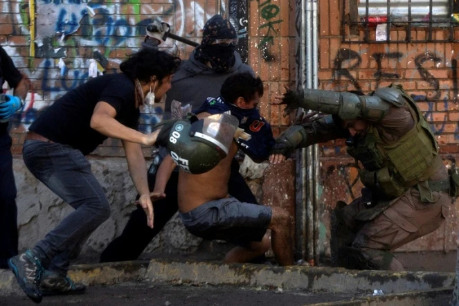 Affrontements entre manifestants et forces de l'ordre, le 16 novembre 2019 à Santiago du Chili