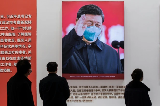 Le portrait du président chinois Xi Jinping lors d'une exposition sur la lutte de la Chine contre le Covid-19, le 15 janvier 2921 à Wuhan 
