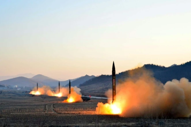 Photo fournie par KCNA d'un lancer de missile nord-coréen, le 7 mars 2017