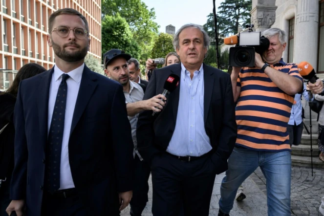 L'ancien président de l'UEFA Michel Platini arrive au Tribunal pénal de Bellinzone, le 8 juin 2022 en Suisse