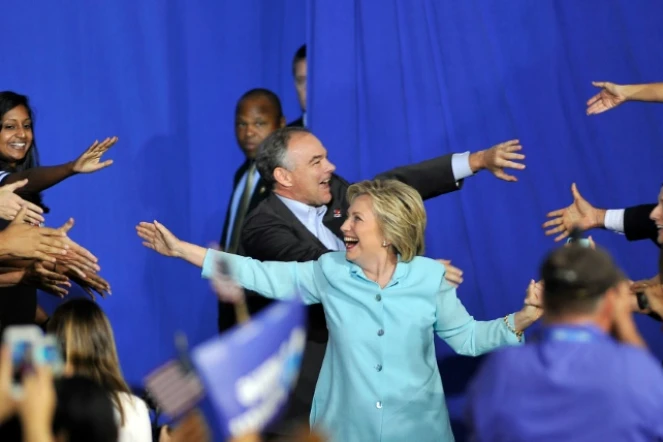 Hillary Clinton et son colistier Tim Kaine arrivent pour une réunion de campagne à Miami, le 23 juillet 2016  