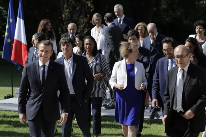 Le président de la République Emmanuel Macron entouré de ses ministres le 22 juin 2017 à Paris