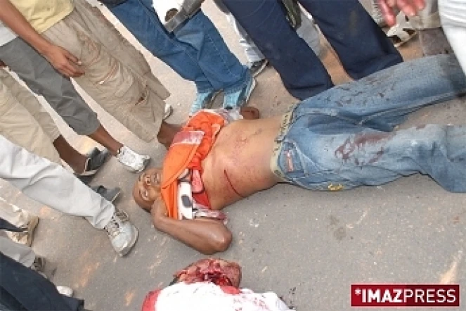 Samedi 7 Fevrier 2009

Antanarivo la police à tiré dans la foules provoquant des dizaines de morts

Photo Fidisoa Ram