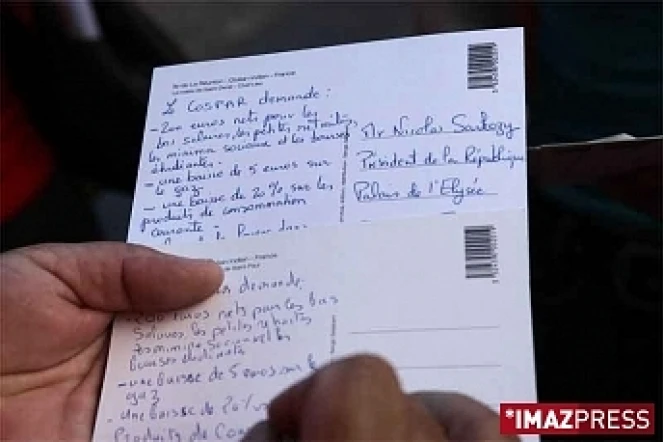 Envoyer ses revendications au président Nicolas Sarkozy par carte postale, c'est l'initiative lancée par le Cospar (collectif des organisations syndicales, partis et associations de la Réunion contre la vie chère) ce mardi 24