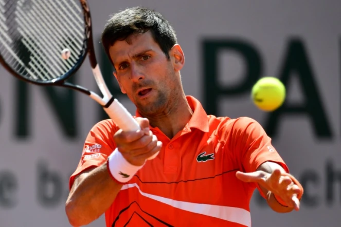 Le Serbe Novak Djokovic face à l'Allemand Alexander Zverev en quart de finale à Roland-Garros, le 6 juin 2019 