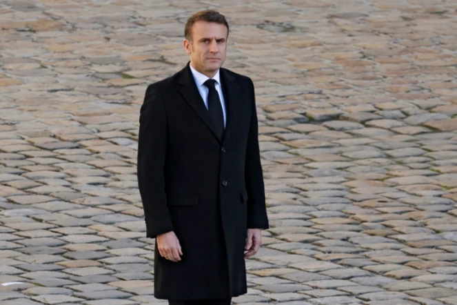 Le président français arrive dans la cour des Invalides, à Paris, le 5 janvier 2024