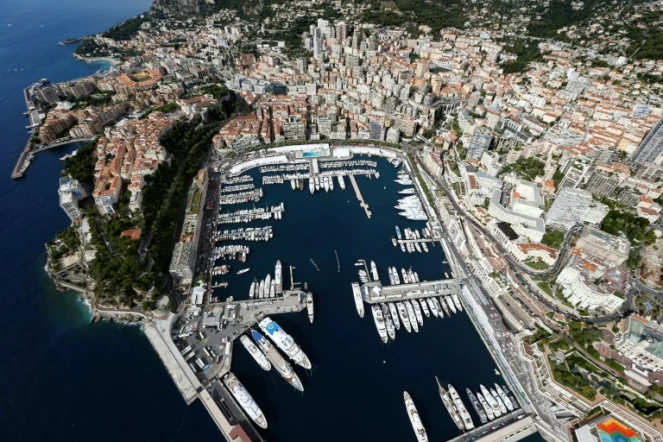 La bijouterie de la marque de luxe Cartier, située place du Casino, en plein coeur de la principauté de Monaco, a été la cible samedi après-midi d'un braquage