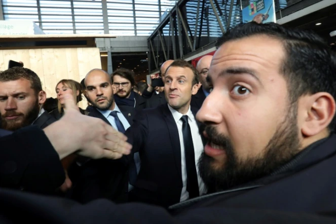 Alexandre Benalla assurant la sécurité d'Emmanuel Macron au salon de l'Agriculture, le 24 février 2018
