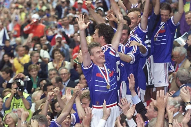 Les Bleus déjà champions du monde, sacrés à domicile, le 12 juillet 1998 au Stade de France