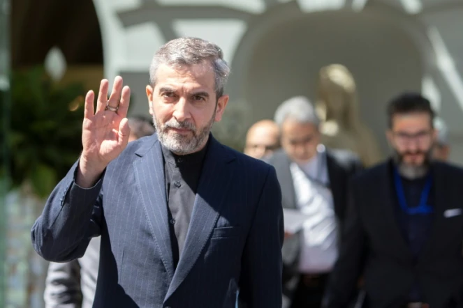 Le chef des négociateurs iraniens Ali Bagheri quitte le palais de Coburg à l'issue des pourparlers sur le nucléaire iranien, le 4 août 2022 à Vienne