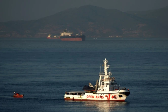 Le navire espagnol Open Arms arrive au port d'Algeciras à San Roque au sud de l'Espagne, le 9 août 2018