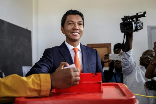 Andry Rajoelina, vainqueur de la présidentielle à Madagascar, vote au deuxième tour le 19 décembre 2018 à Antananarivo.
