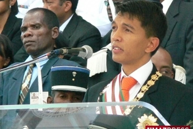 Samedi 21 mars 2009 - Stade de Mahamasina à Antananarivo

Lors de la cérémonie d'investiture d'Andry Rajoelina (TGV) à la tête de la République malgache (Photo D.R)