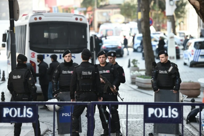 Cordon de police autour de la Mosquée bleue le 12 janvier 2016 à Istanbul 