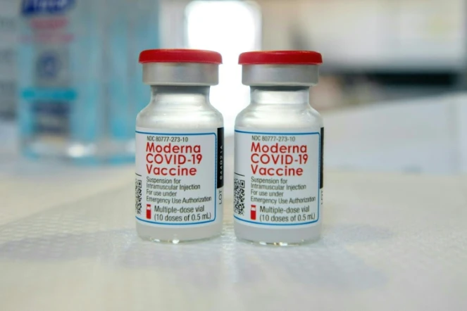 Des flacons du vaccin Moderna contre le Covid-19, le 20 avril 2021 à Bridgeport, dans le Connecticut