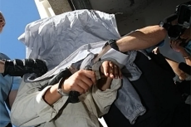 Vendredi 1er mai 2009 - 6 personnes sont présentées au tribunal de Saint-Denis dans l'affaire de l'évasion de Juliano Verbard et de deux de ses co-détenus