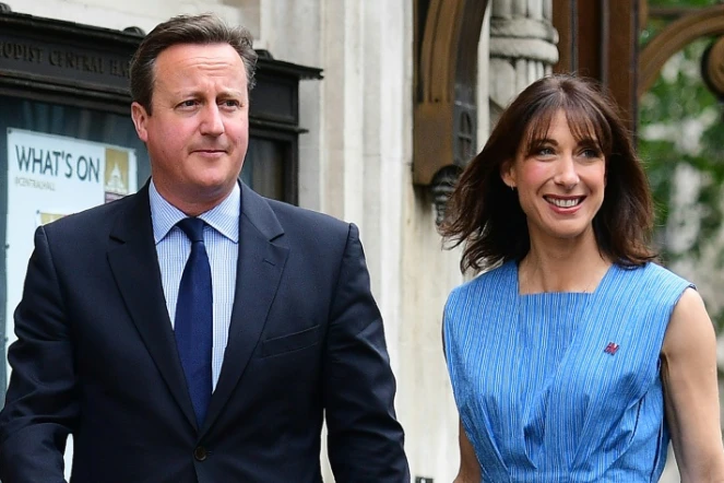 Le Premier ministre David Cameron  et sa femme Samantha arrivent au bureau de vote à Londres le 23 juin 2016