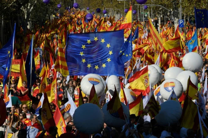 Manifestation pour l'unité de l'Espagne à Barcelone, le 29 octobre 2017, deux jours après la déclaration unilatérale d'indépendance du Parlement régional