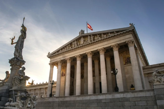 Le parlement autrichien adopte le 27 avril 2016 un projet de loi controversé restreignant drastiquement le droit d'asile