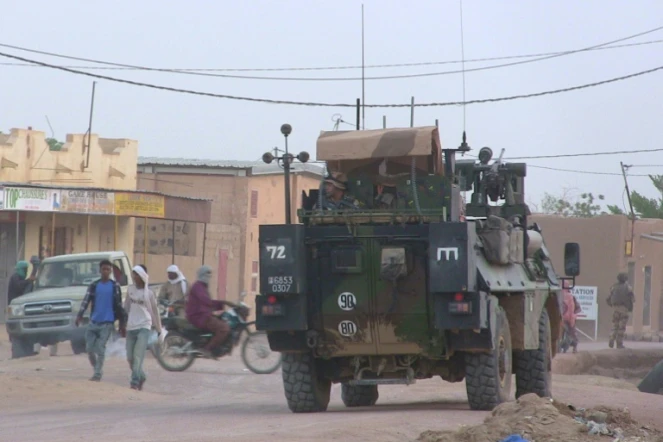Des militaire participant à l'opération antiterroriste Barkhane patrouillent à Kidal au Mali, le 3 octobre 2016