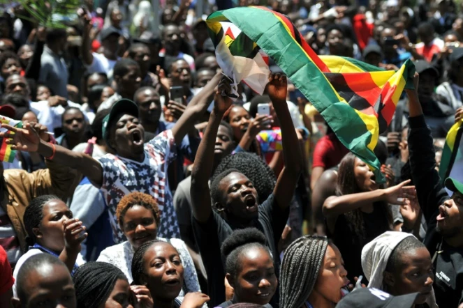 Manifestation à l'université d'Harare le 20 novembre 2017 pour le départ du président zimbabwéen Robert Mugabe 