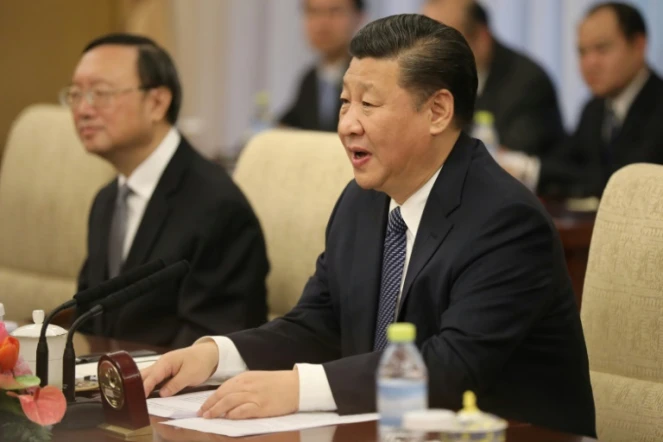 Le président chinois Xi Jinping (D) à Pékin, le 1er février 2018