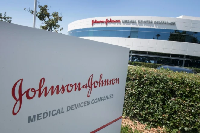 Le panneau d'entrée du campus de Johnson & Johnson à Irvine, en Californie.