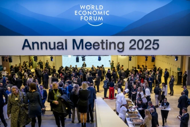 Des participants au Forum économique mondial de Davos, le 22 janvier 2025 en Suisse