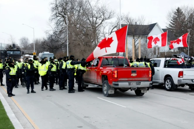 Intervention policière sur le pont Ambassador à Windsor, au Canada, le 13 février 2022