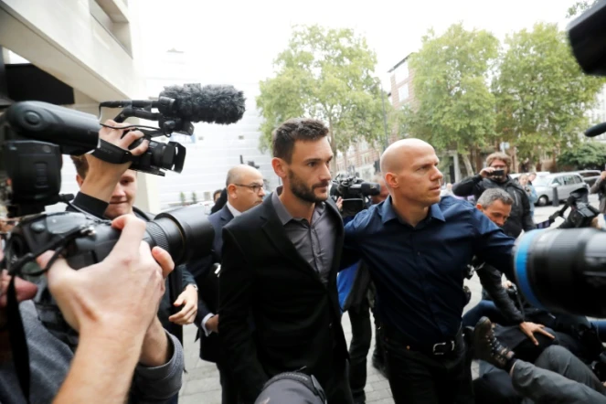 Le gardien des Bleus Hugo Lloris arrive, sous protection, au tribunal londonien de Westminster, le 12 septembre 2018