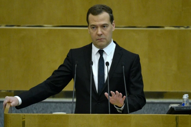 Le Premier ministre russe Dimitri Medvedev le 12 avril 2015 devant la Douma à Moscou 