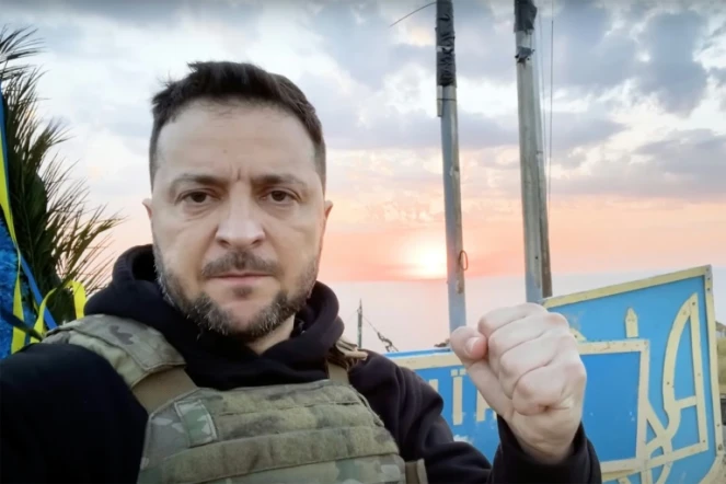 Capture d'écran d'une vidéo montrant le président ukrainien Volodymyr Zelensky sur l'île des Serpents à une date non déterminée 