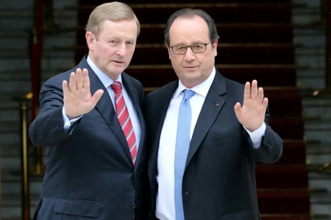 Le Premier irlandais Enda Kenny (g) accueille  François Hollande à Dublin le 21 juillet 2016 