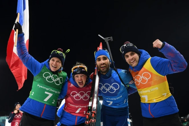 Le relais mixte français de biathlon, Anaïs Bescond, Marie Dorin-Habert, Martin Fourcade et Simon Desthieux, sacré champion olympique, aux JO de Pyeongchang le 20 février 2018