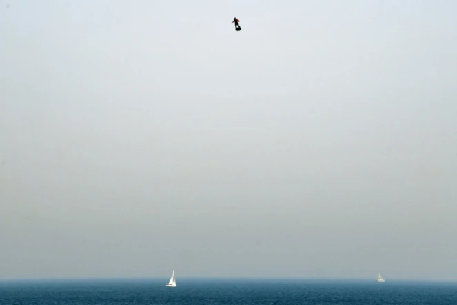 Franky Zapata lors de sa première tentative de traversée de la Manche sur son "flyboard", le 25 juillet 2019