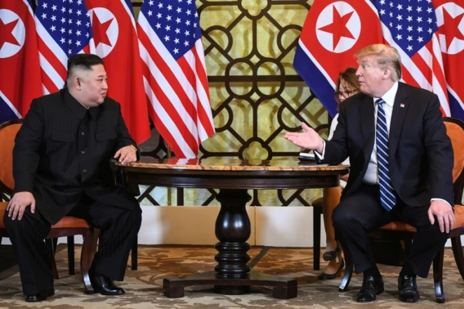 Le président américain Donald Trump (d) et le dirigeant nord-coréen Kim Jong Un (g) au Sofitel Legend Metropole, le 28 février 2019 à Hanoï